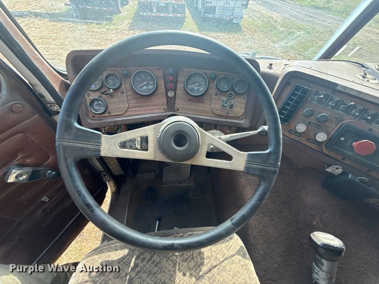 image for item DJ7767 1993 White GMC WHL semi truck