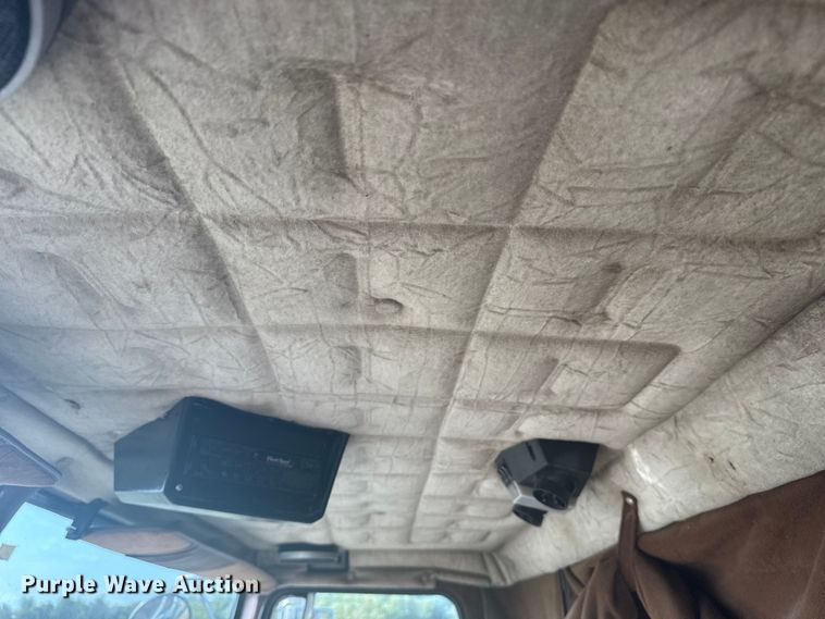 image for item DJ7767 1993 White GMC WHL semi truck