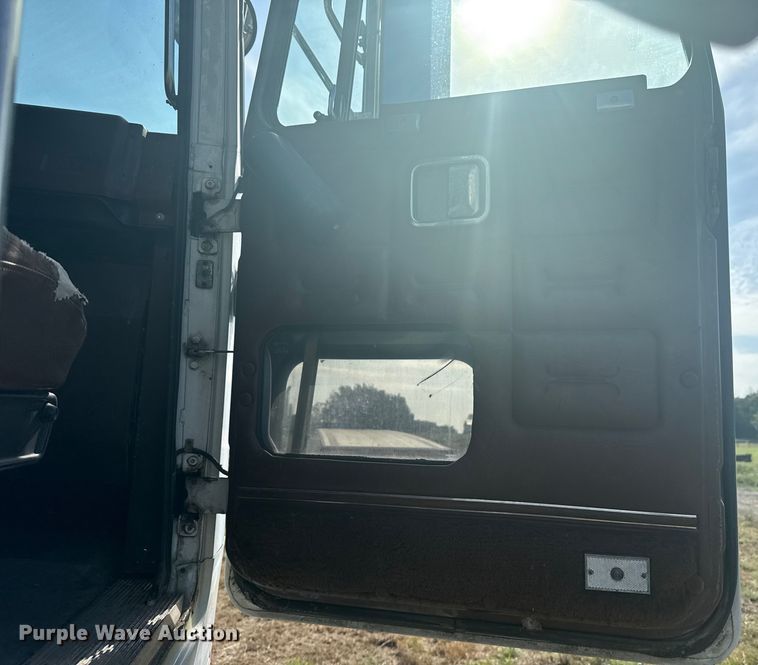 image for item DJ7767 1993 White GMC WHL semi truck