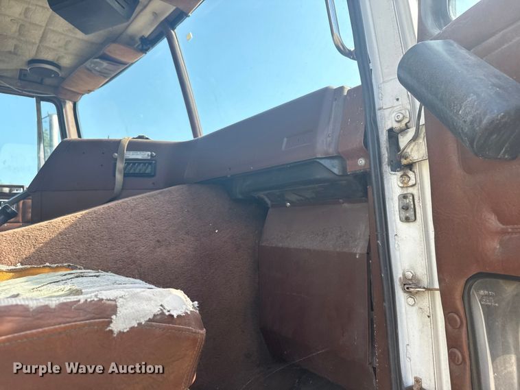 image for item DJ7767 1993 White GMC WHL semi truck