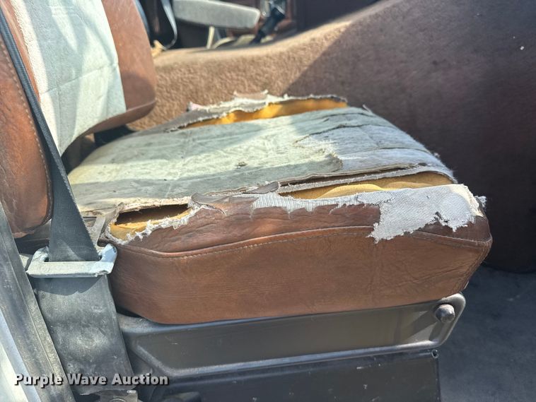 image for item DJ7767 1993 White GMC WHL semi truck