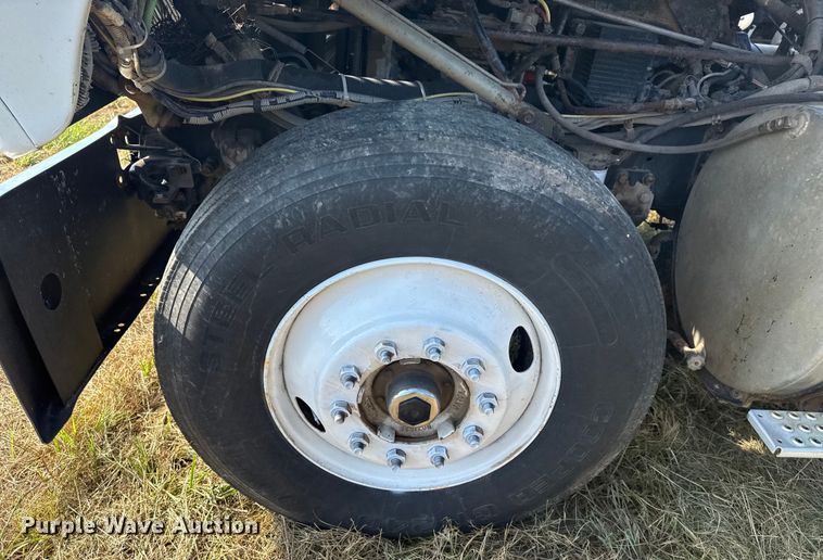 image for item DJ7767 1993 White GMC WHL semi truck