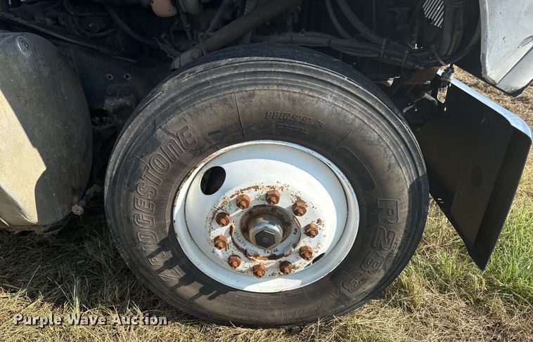 image for item DJ7767 1993 White GMC WHL semi truck