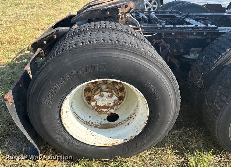 image for item DJ7767 1993 White GMC WHL semi truck