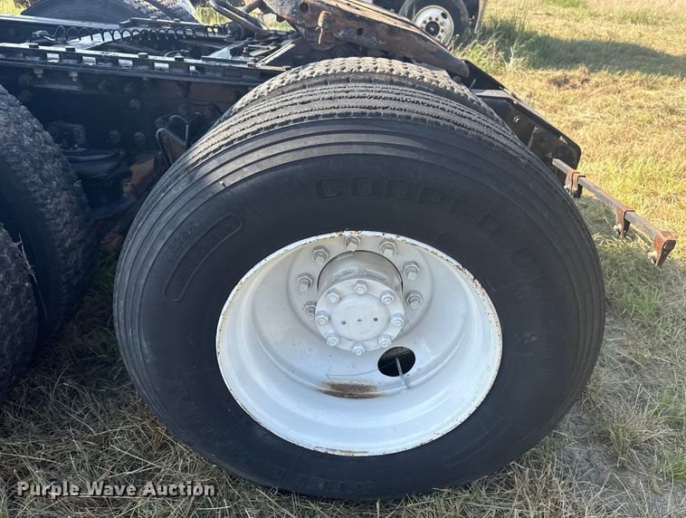 image for item DJ7767 1993 White GMC WHL semi truck