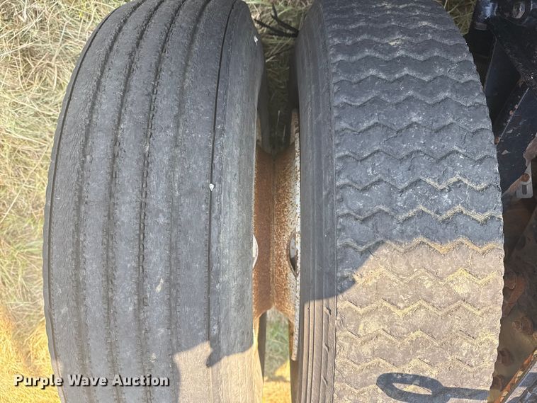 image for item DJ7767 1993 White GMC WHL semi truck