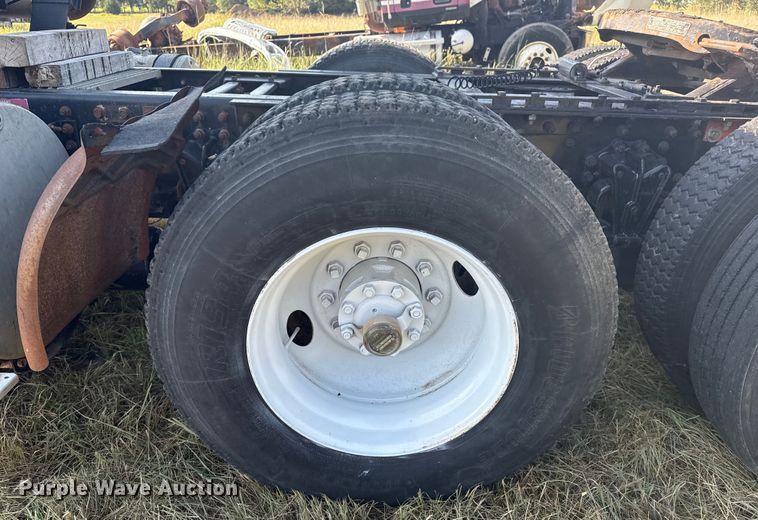 image for item DJ7767 1993 White GMC WHL semi truck