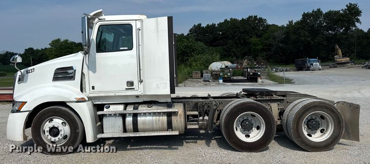 image for item DJ9694 2018 Western Star 5700 XE semi truck