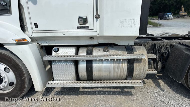 image for item DJ9694 2018 Western Star 5700 XE semi truck