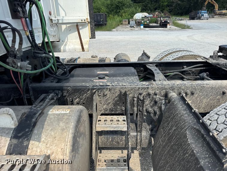 image for item DJ9694 2018 Western Star 5700 XE semi truck