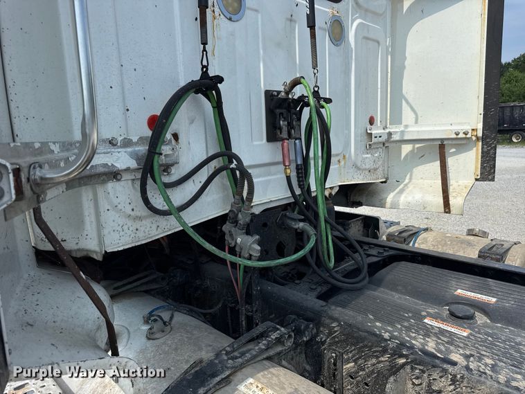 image for item DJ9694 2018 Western Star 5700 XE semi truck