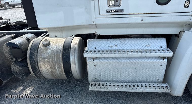 image for item DJ9694 2018 Western Star 5700 XE semi truck