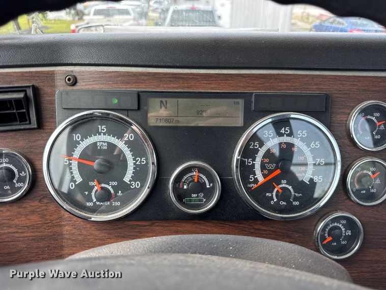 image for item DJ9694 2018 Western Star 5700 XE semi truck