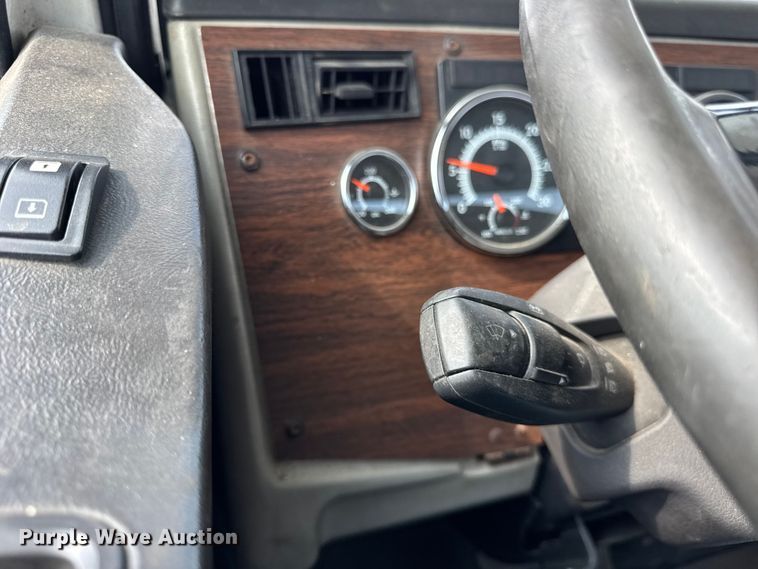 image for item DJ9694 2018 Western Star 5700 XE semi truck