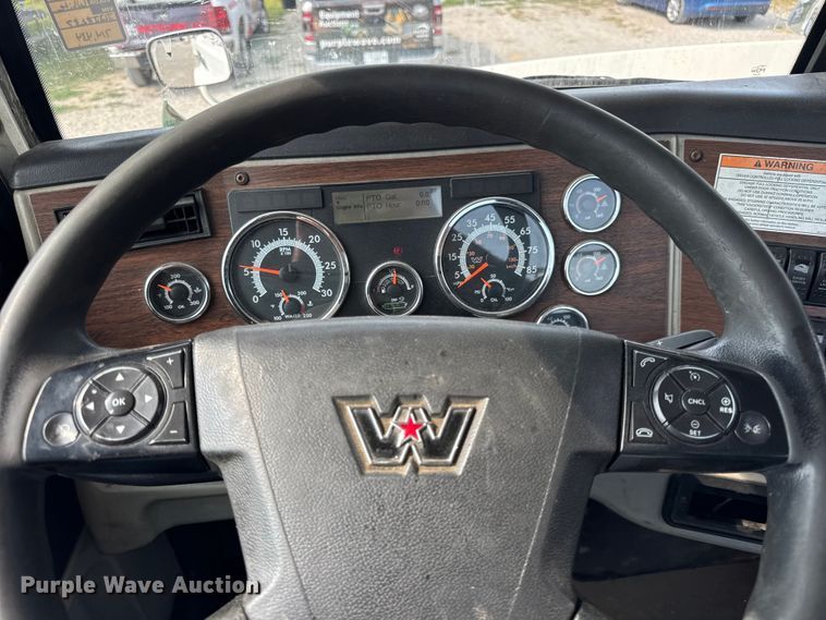 image for item DJ9694 2018 Western Star 5700 XE semi truck