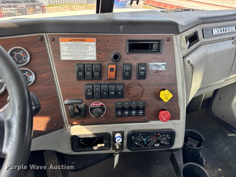 image for item DJ9694 2018 Western Star 5700 XE semi truck