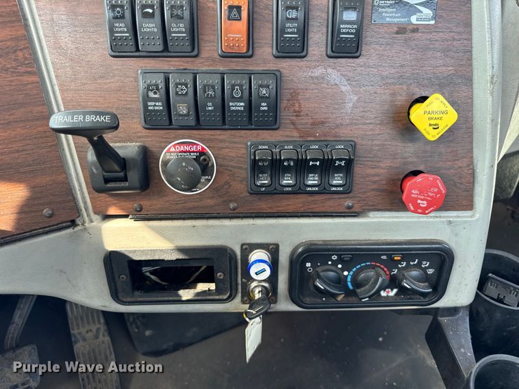 image for item DJ9694 2018 Western Star 5700 XE semi truck