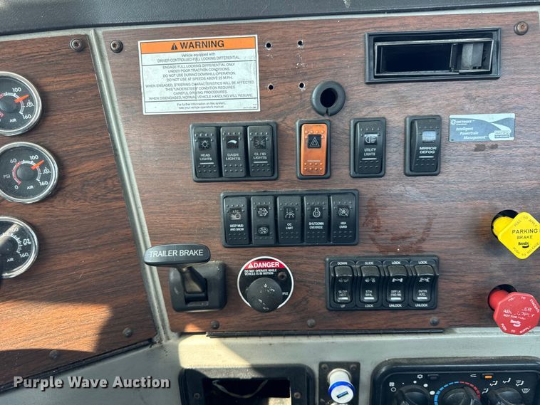 image for item DJ9694 2018 Western Star 5700 XE semi truck