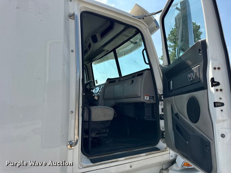 image for item DJ9694 2018 Western Star 5700 XE semi truck