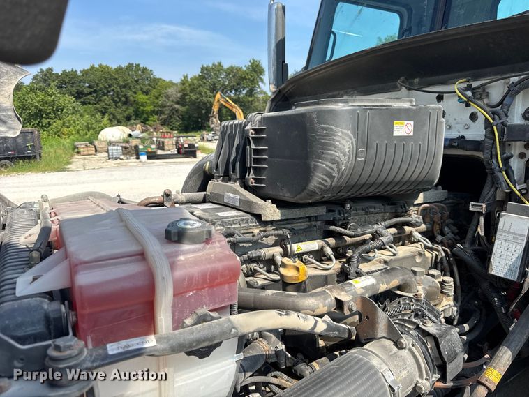 image for item DJ9694 2018 Western Star 5700 XE semi truck