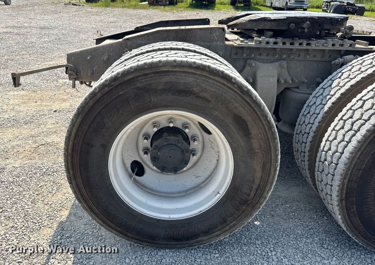 image for item DJ9694 2018 Western Star 5700 XE semi truck