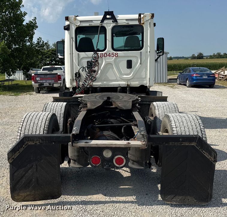 image for item DJ9695 2015 Freightliner Cascadia semi truck