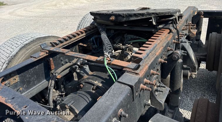 image for item DJ9695 2015 Freightliner Cascadia semi truck