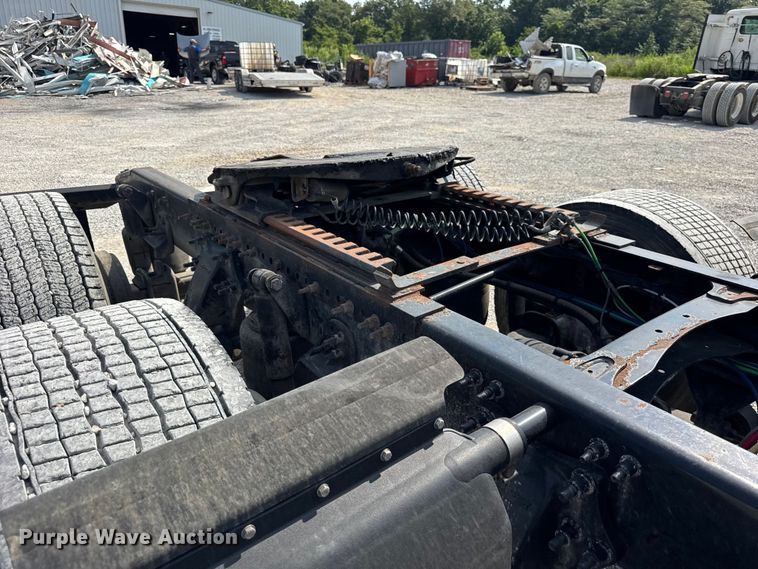 image for item DJ9695 2015 Freightliner Cascadia semi truck