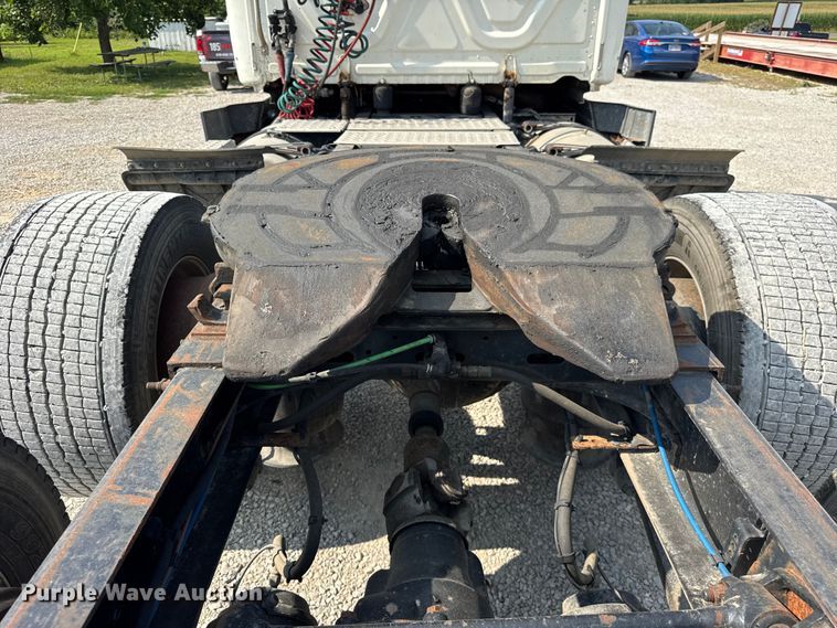 image for item DJ9695 2015 Freightliner Cascadia semi truck