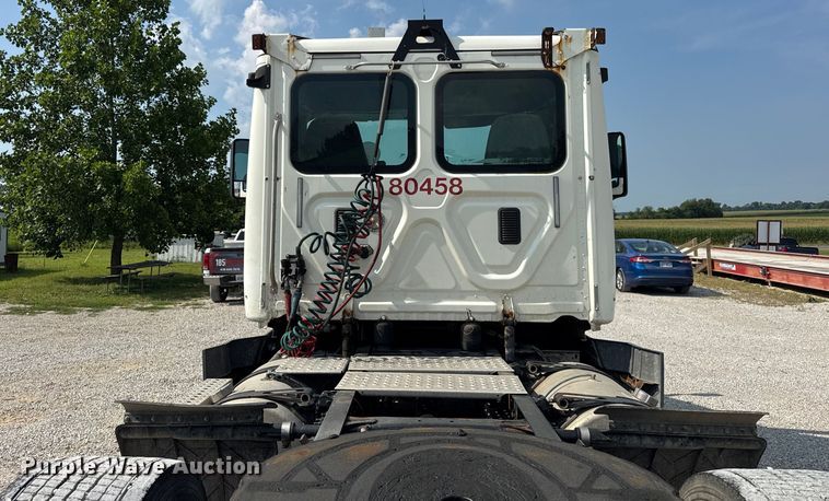 image for item DJ9695 2015 Freightliner Cascadia semi truck