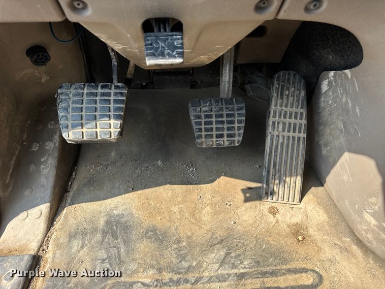 image for item DJ9695 2015 Freightliner Cascadia semi truck