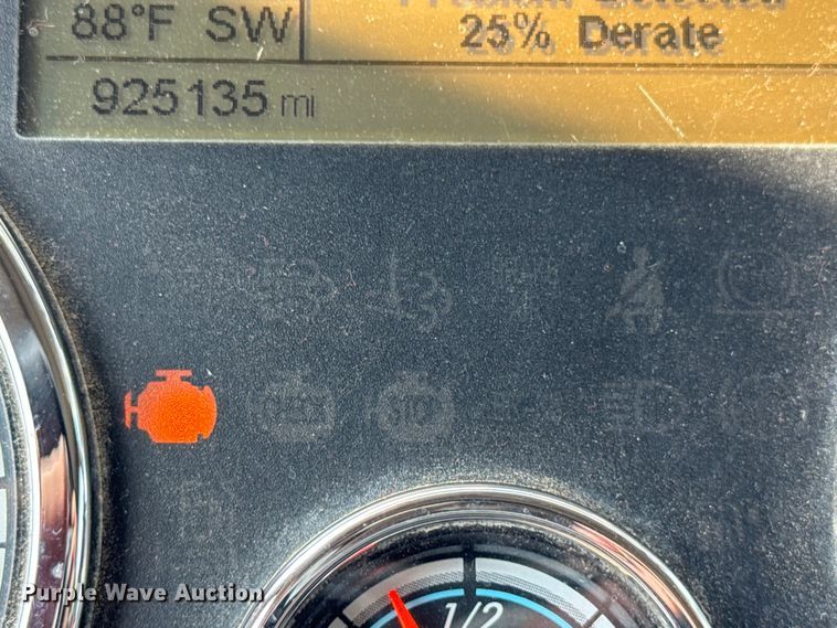 image for item DJ9695 2015 Freightliner Cascadia semi truck