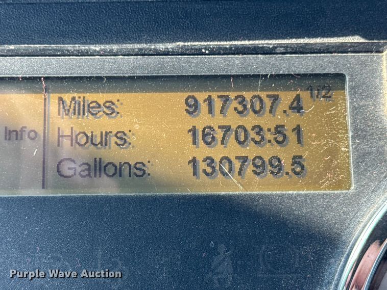 image for item DJ9695 2015 Freightliner Cascadia semi truck