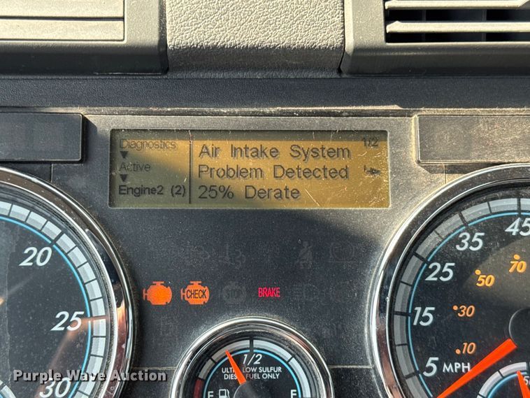 image for item DJ9695 2015 Freightliner Cascadia semi truck