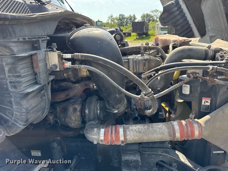 image for item DJ9695 2015 Freightliner Cascadia semi truck