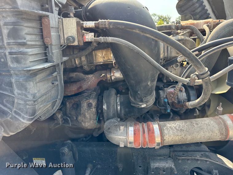 image for item DJ9695 2015 Freightliner Cascadia semi truck