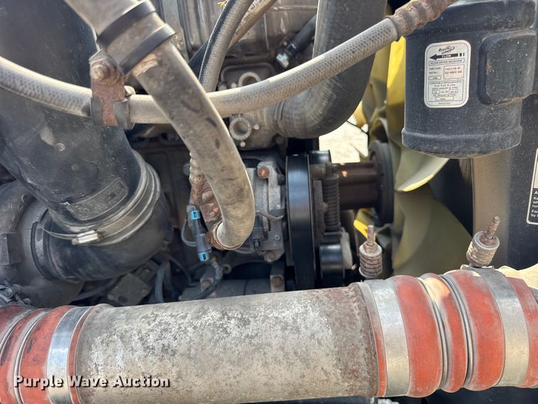 image for item DJ9695 2015 Freightliner Cascadia semi truck