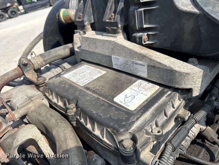 image for item DJ9695 2015 Freightliner Cascadia semi truck