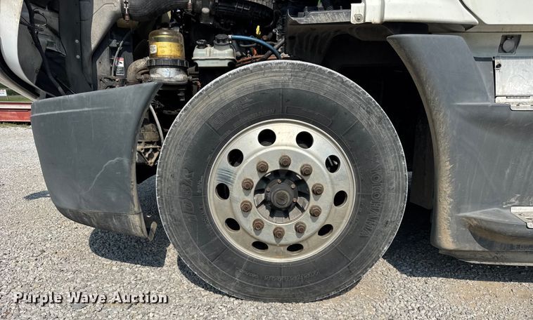 image for item DJ9695 2015 Freightliner Cascadia semi truck