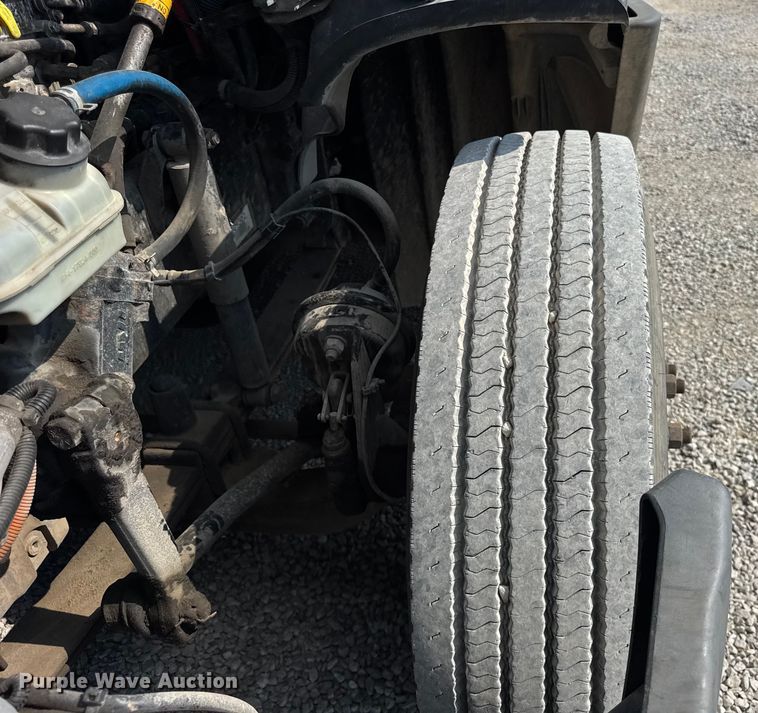 image for item DJ9695 2015 Freightliner Cascadia semi truck