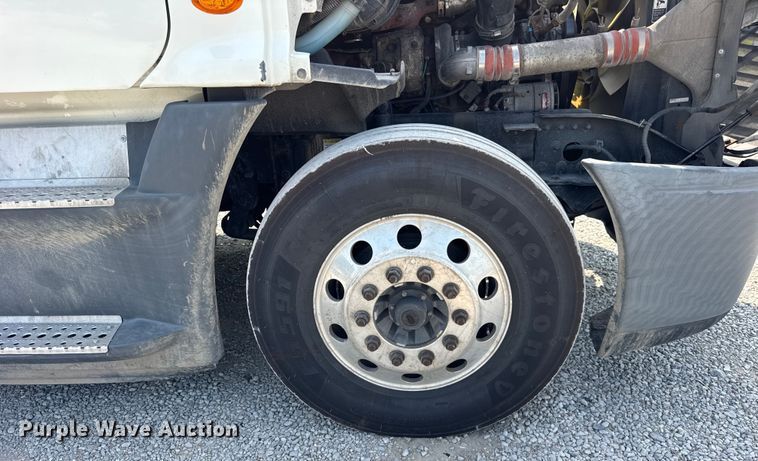 image for item DJ9695 2015 Freightliner Cascadia semi truck