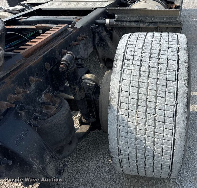 image for item DJ9695 2015 Freightliner Cascadia semi truck