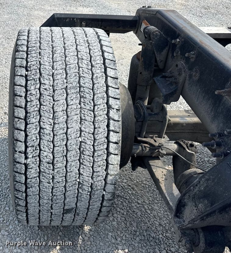 image for item DJ9695 2015 Freightliner Cascadia semi truck