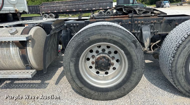 image for item DJ9695 2015 Freightliner Cascadia semi truck