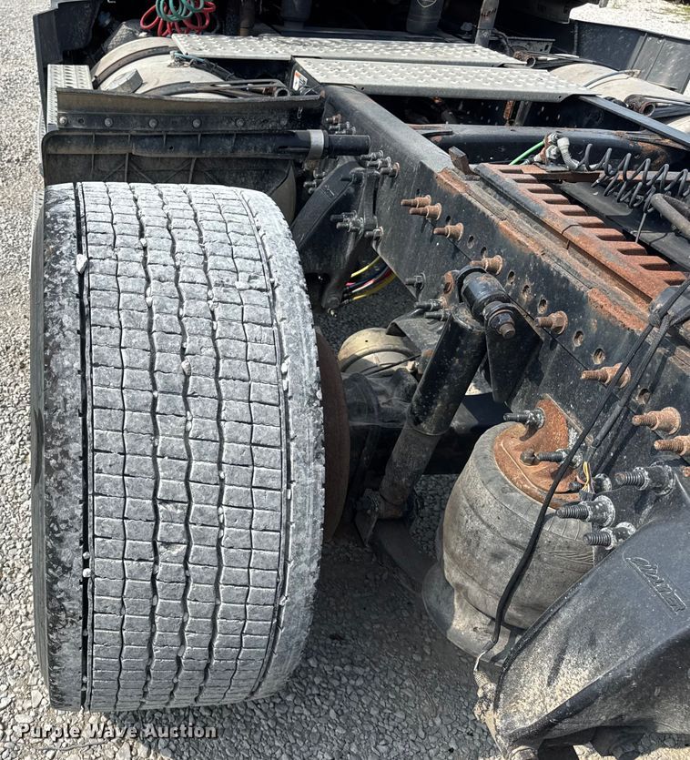 image for item DJ9695 2015 Freightliner Cascadia semi truck