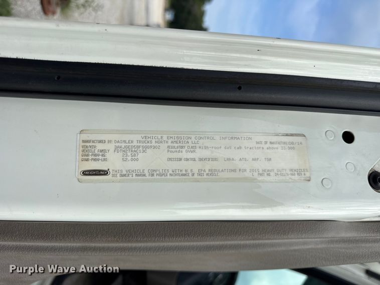 image for item DJ9695 2015 Freightliner Cascadia semi truck