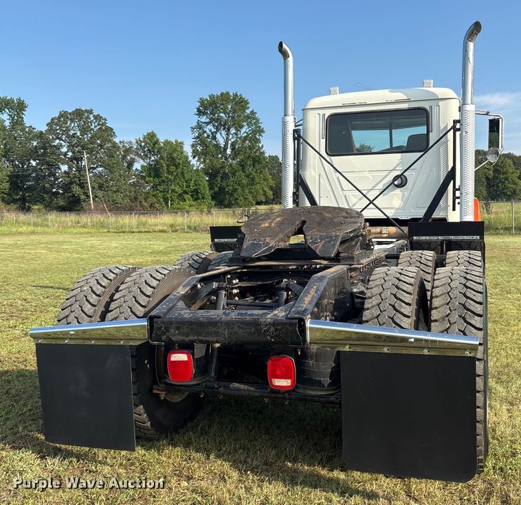 image for item DM1967 2013 Mack CHU613  semi truck