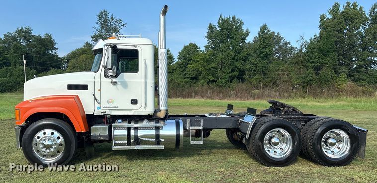 image for item DM1967 2013 Mack CHU613  semi truck