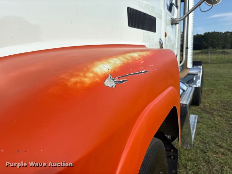 image for item DM1967 2013 Mack CHU613  semi truck