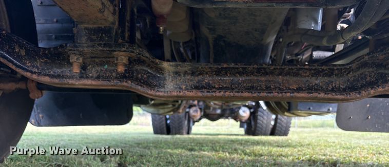 image for item DM1967 2013 Mack CHU613  semi truck